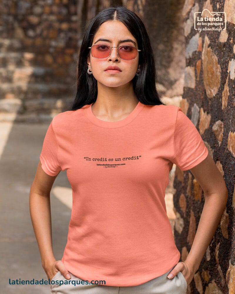 Camiseta frase Un credit es un credit coral