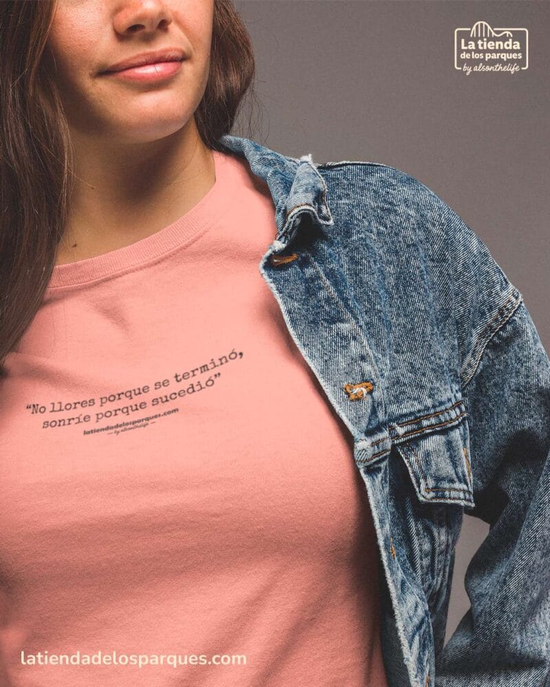 camiseta No llores porque se terminó sonrie porque sucedio coral