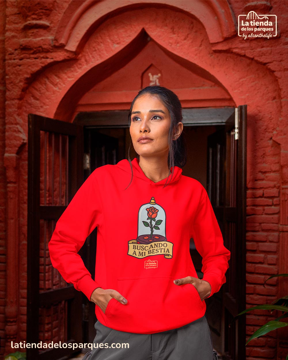 sudadera buscando a mi bestia con gorro rojo