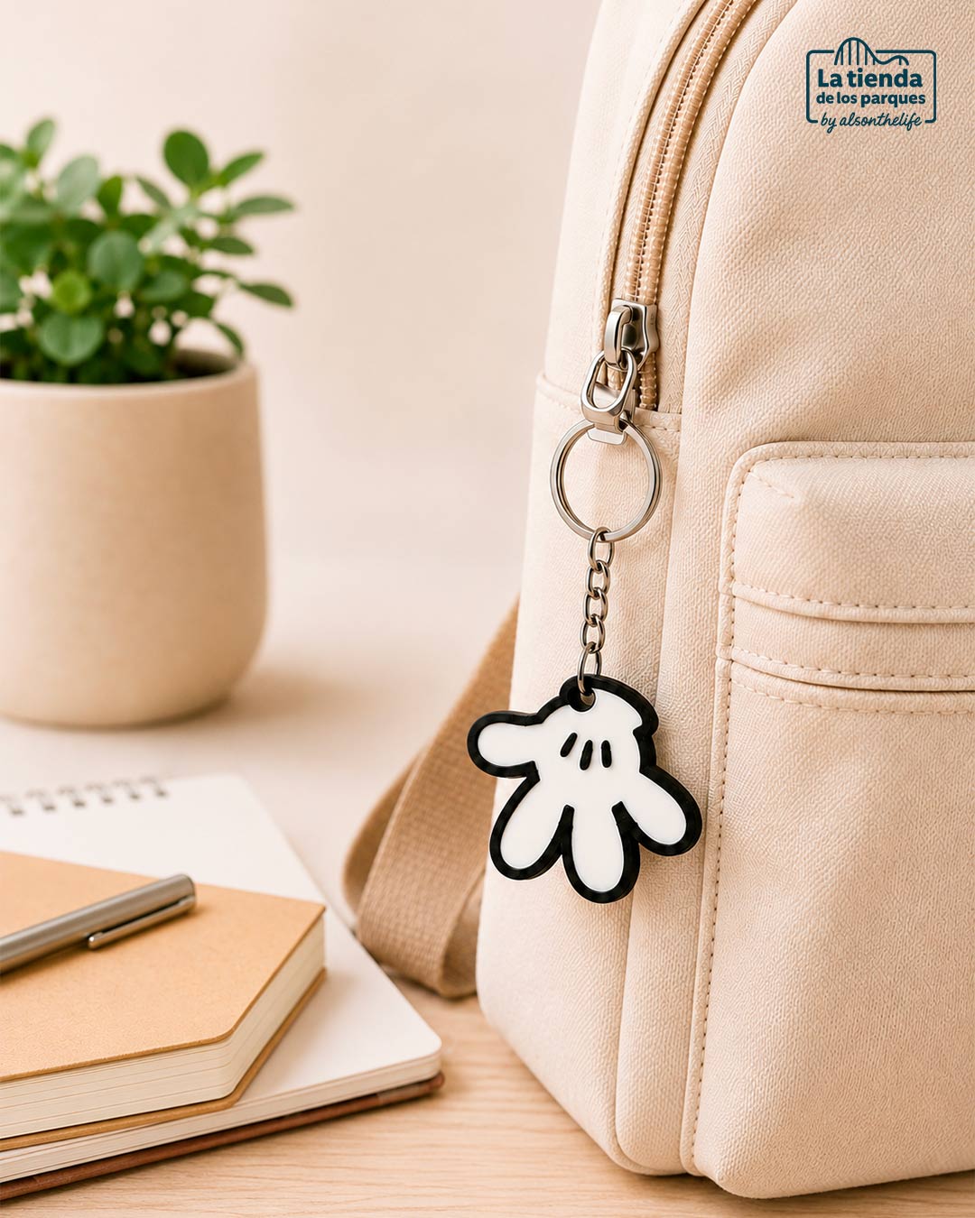 llavero para mochila guante de mickey